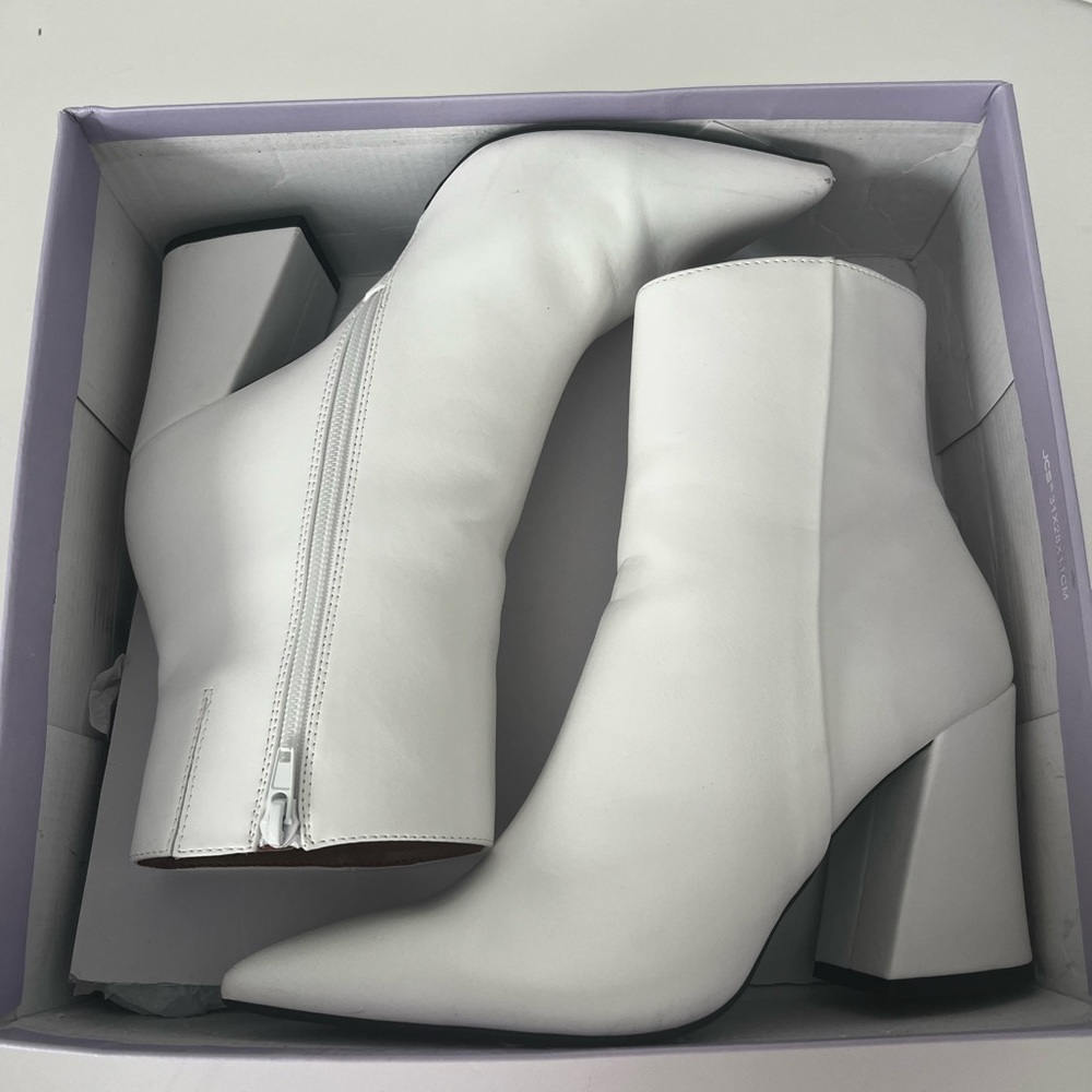 Madden Girl Codyy White Flair Heel